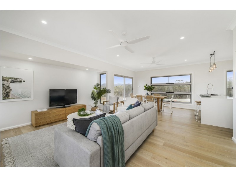 1 Sandy Shores, Lake Cathie NSW 2445