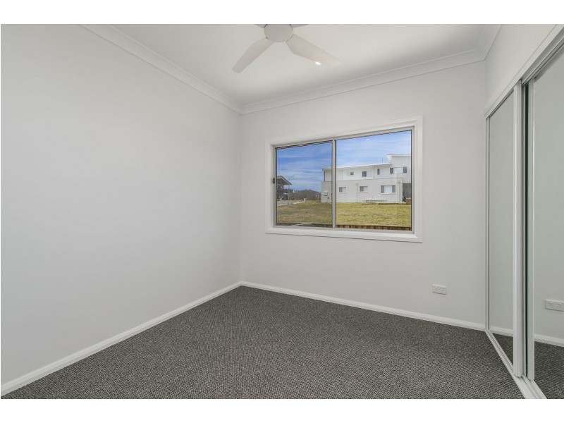 1 Sandy Shores, Lake Cathie NSW 2445