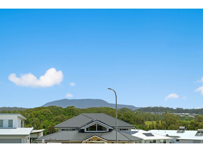 1 Sandy Shores, Lake Cathie NSW 2445