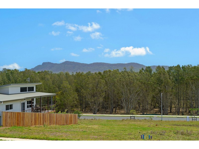 1 Sandy Shores, Lake Cathie NSW 2445