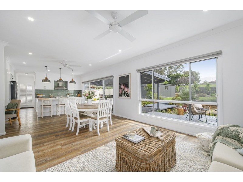 242 John Oxley Drive, Thrumster NSW 2444