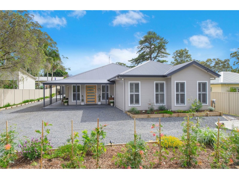 242 John Oxley Drive, Thrumster NSW 2444