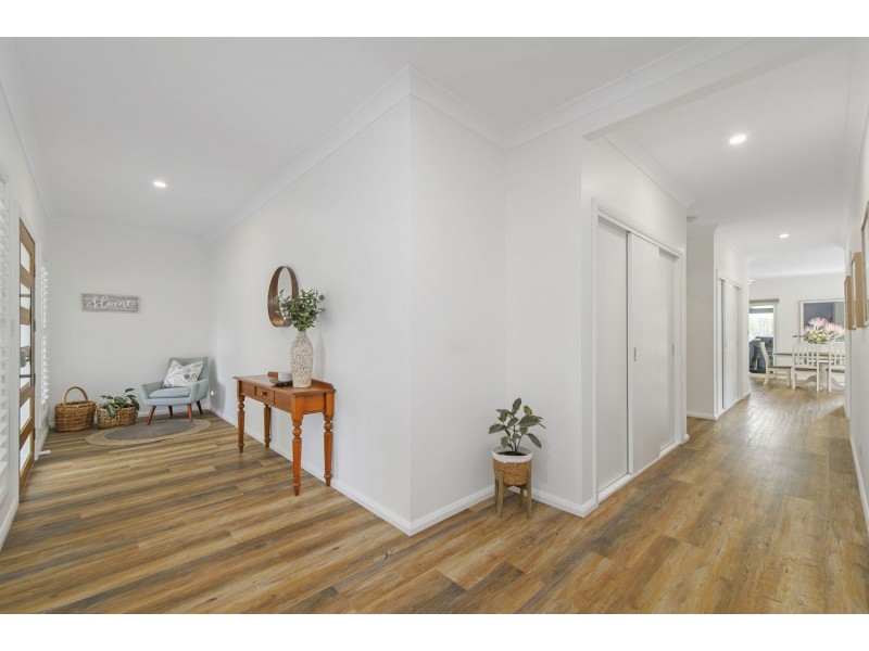 242 John Oxley Drive, Thrumster NSW 2444