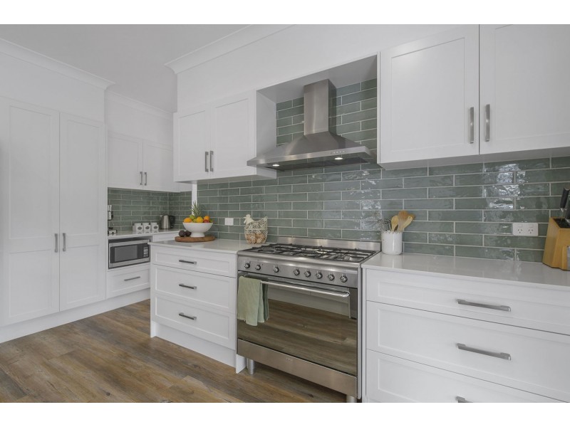 242 John Oxley Drive, Thrumster NSW 2444