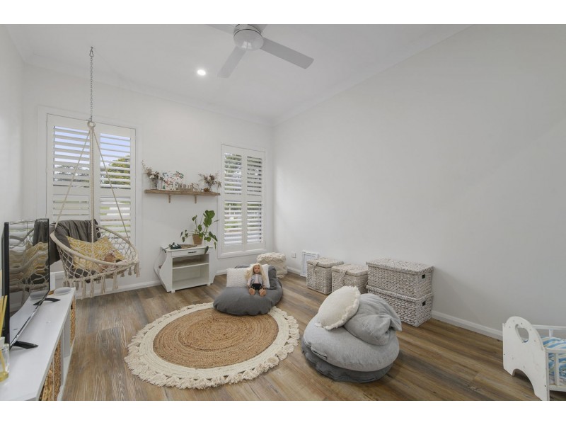 242 John Oxley Drive, Thrumster NSW 2444