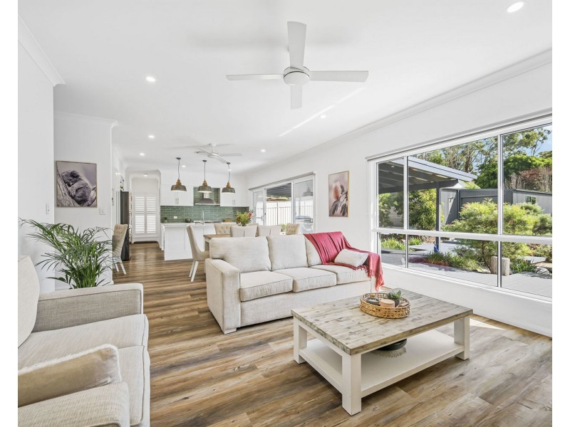 242 John Oxley Drive, Thrumster NSW 2444