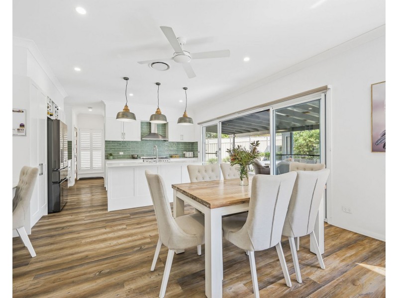 242 John Oxley Drive, Thrumster NSW 2444