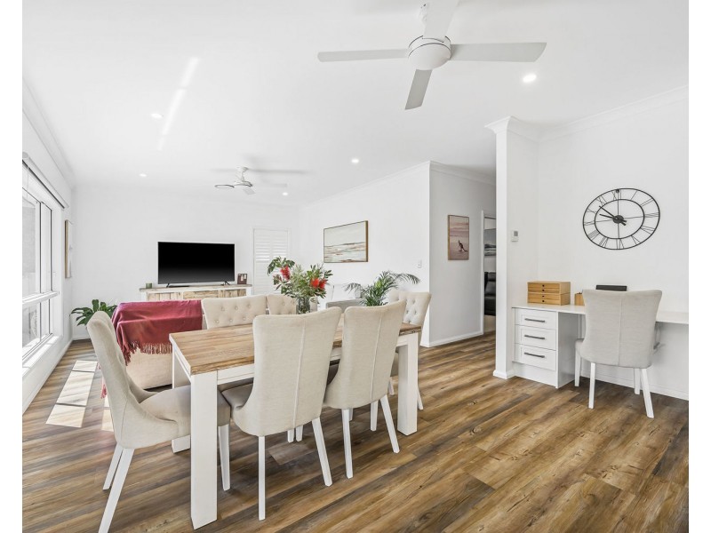 242 John Oxley Drive, Thrumster NSW 2444