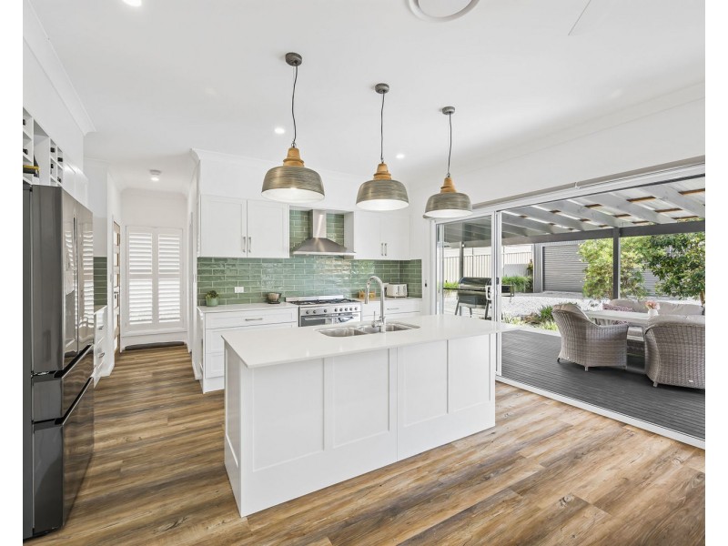 242 John Oxley Drive, Thrumster NSW 2444