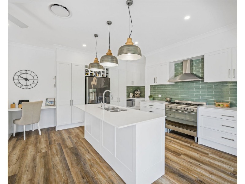 242 John Oxley Drive, Thrumster NSW 2444