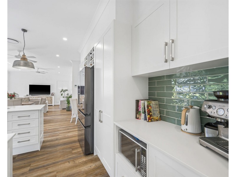 242 John Oxley Drive, Thrumster NSW 2444