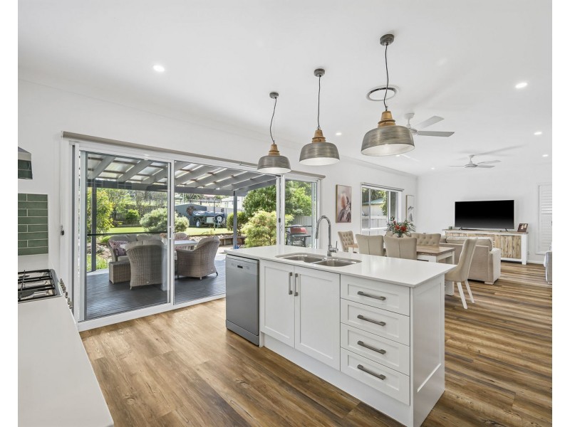 242 John Oxley Drive, Thrumster NSW 2444