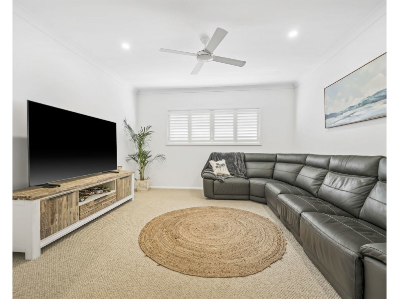 242 John Oxley Drive, Thrumster NSW 2444