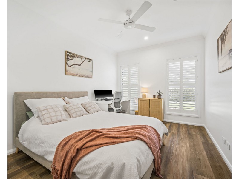 242 John Oxley Drive, Thrumster NSW 2444