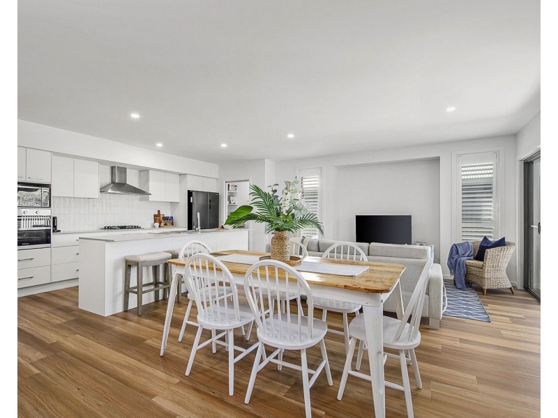 12 Wainscot Ave, Thrumster NSW 2444