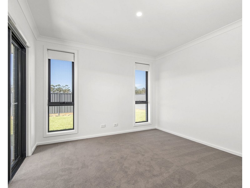 12 Wainscot Ave, Thrumster NSW 2444