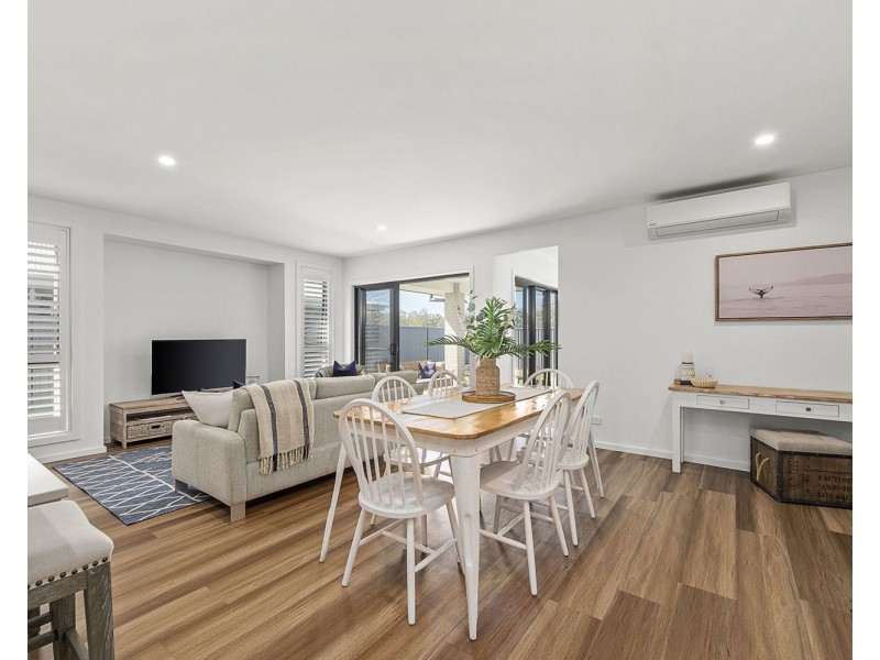 12 Wainscot Ave, Thrumster NSW 2444