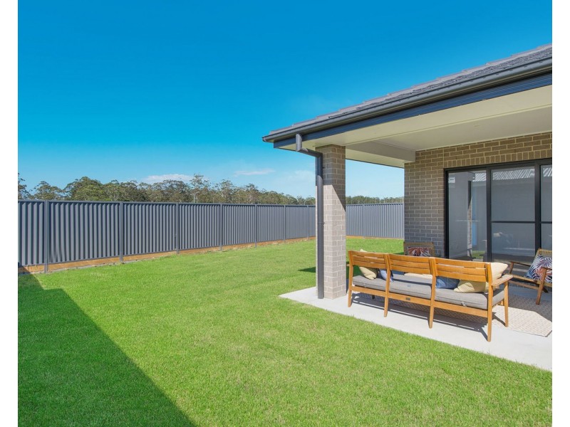 12 Wainscot Ave, Thrumster NSW 2444