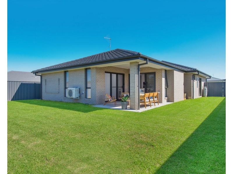12 Wainscot Ave, Thrumster NSW 2444