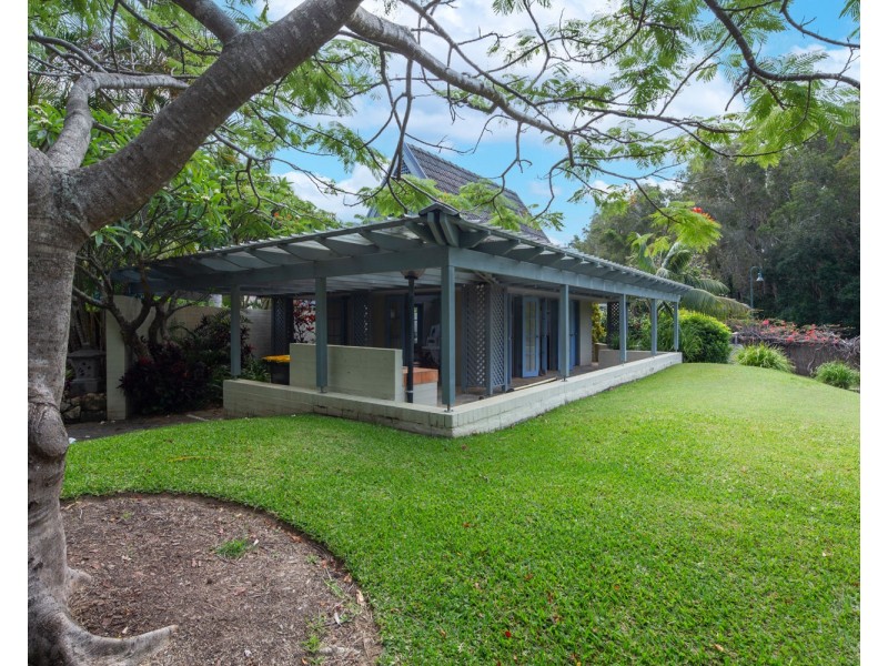 11 Gumtree Glen (Crystal Waters), Sapphire Beach NSW 2450