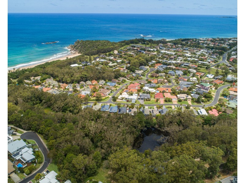 11 Gumtree Glen (Crystal Waters), Sapphire Beach NSW 2450