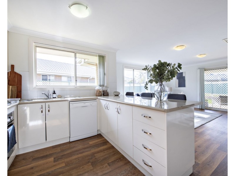 28B Dalbeattie Cres, Dubbo NSW 2830