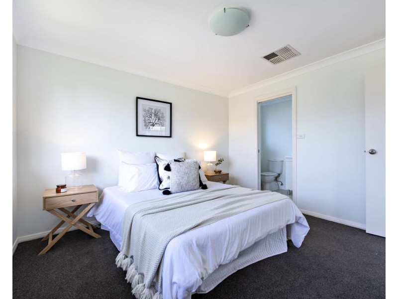 28B Dalbeattie Cres, Dubbo NSW 2830