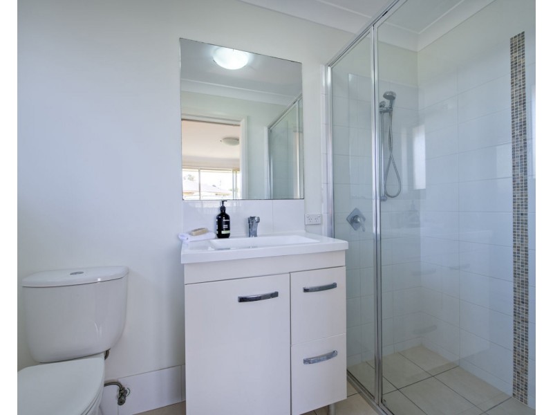 28B Dalbeattie Cres, Dubbo NSW 2830