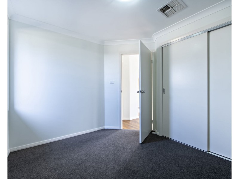 28B Dalbeattie Cres, Dubbo NSW 2830