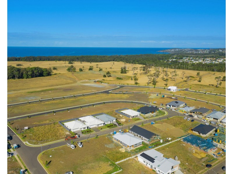 4 St John Terrace, Lake Cathie NSW 2445