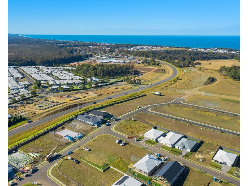 4 St John Terrace, Lake Cathie NSW 2445