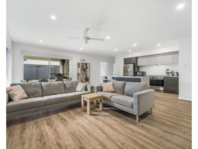 14 Barbuda Way, Lake Cathie NSW 2445