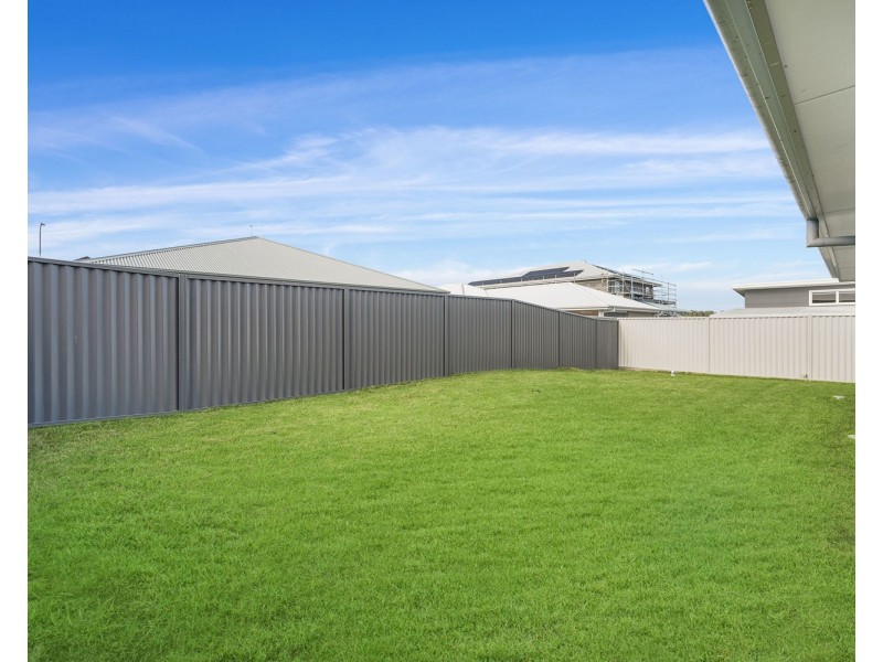 14 Barbuda Way, Lake Cathie NSW 2445