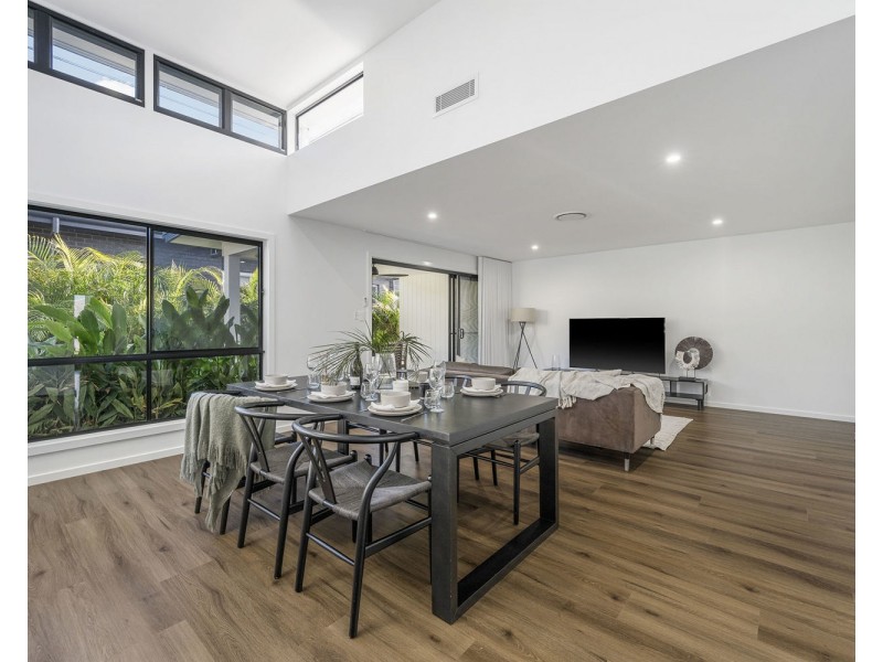 2 Carlyle Avenue, Thrumster NSW 2444