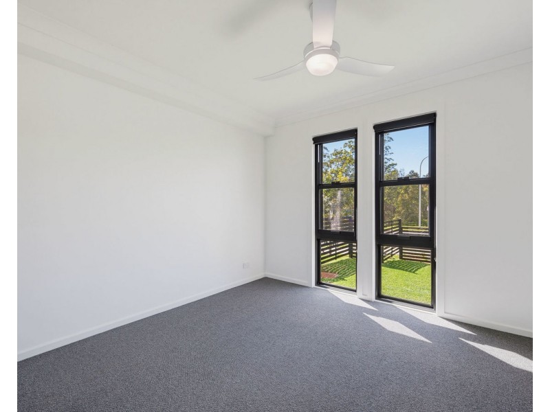 2 Pepperberry Parade, Thrumster NSW 2444