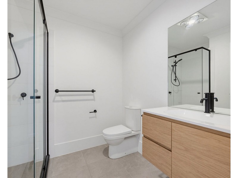 2 Pepperberry Parade, Thrumster NSW 2444