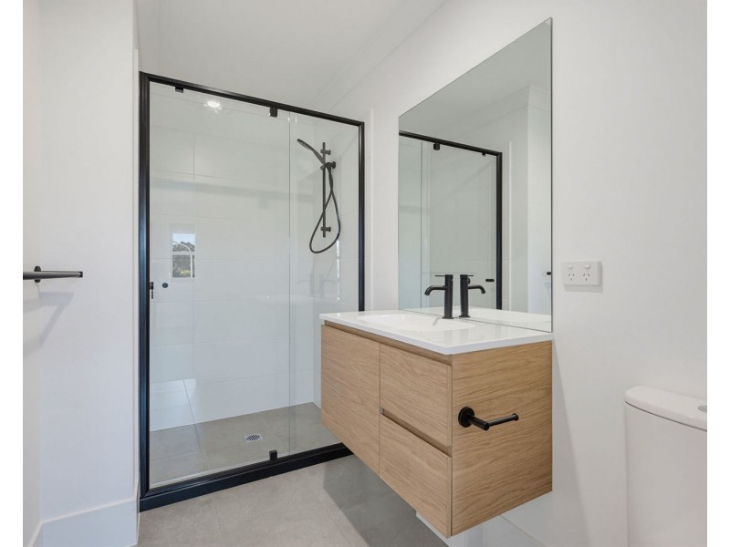2 Pepperberry Parade, Thrumster NSW 2444