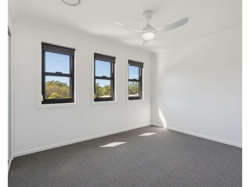 2 Pepperberry Parade, Thrumster NSW 2444