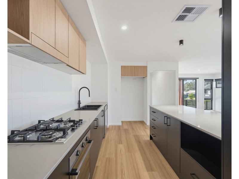 2 Pepperberry Parade, Thrumster NSW 2444
