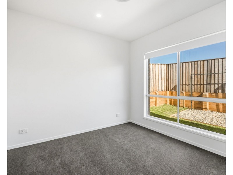 11b Imperial Place, Thrumster NSW 2444