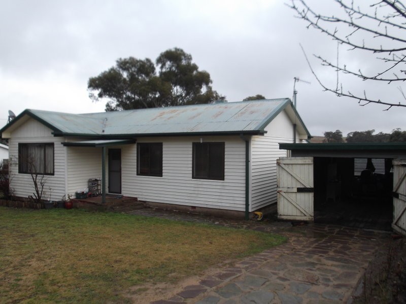 221 Maybe Street, Bombala NSW 2632