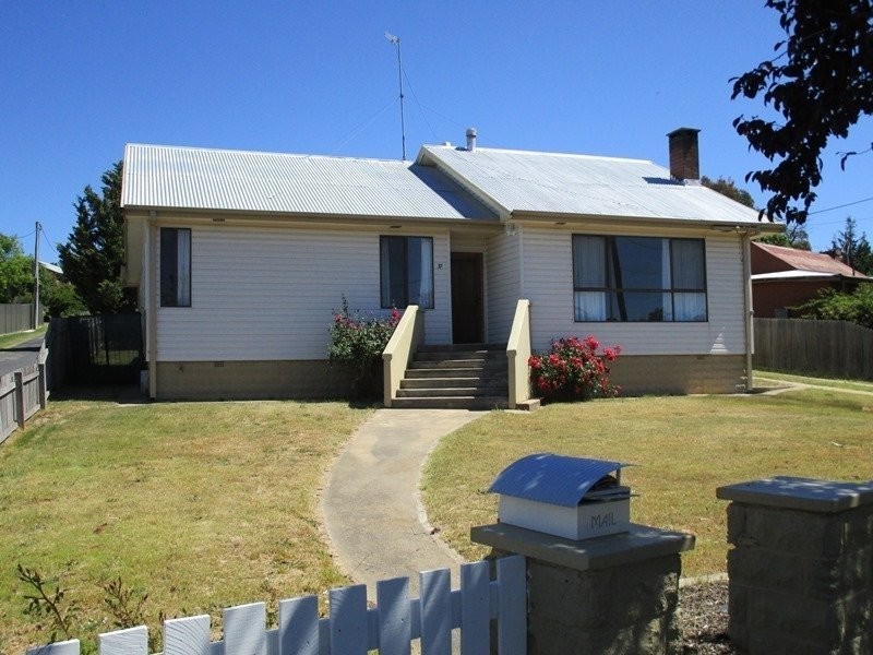 37 Culey Avenue, Cooma NSW 2630
