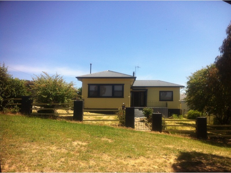 33 Iris Street, Bombala NSW 2632