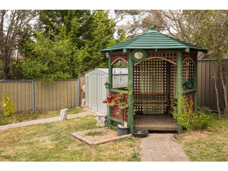 6 Moonyah Court, Cooma NSW 2630