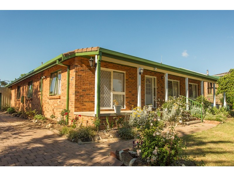 8 Kaufline Close, Cooma NSW 2630