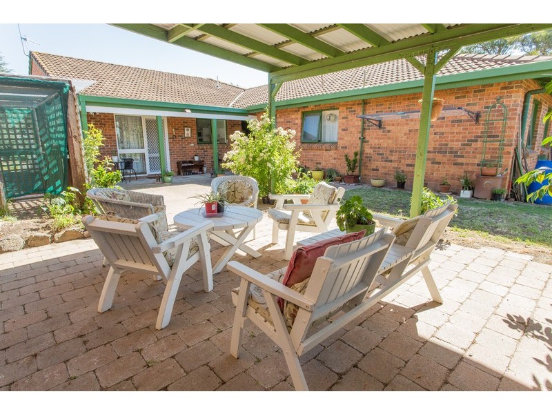 8 Kaufline Close, Cooma NSW 2630