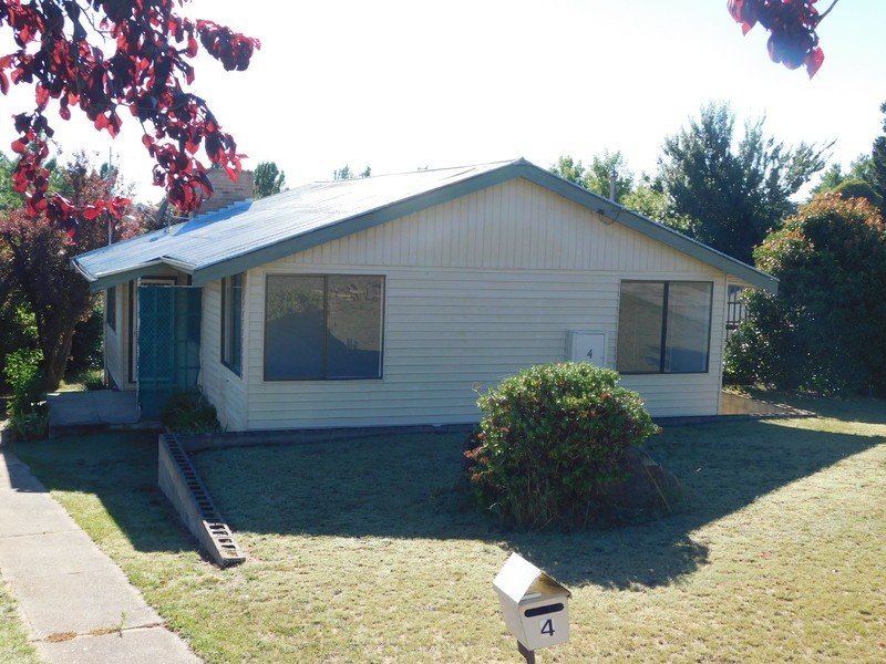 4 Baroona Avenue, Cooma NSW 2630