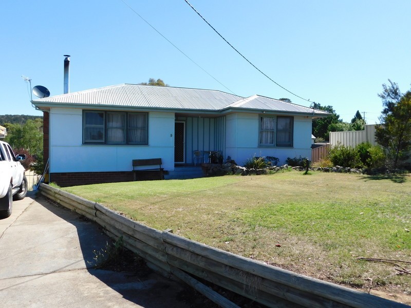 9 Adams Avenue, Cooma NSW 2630