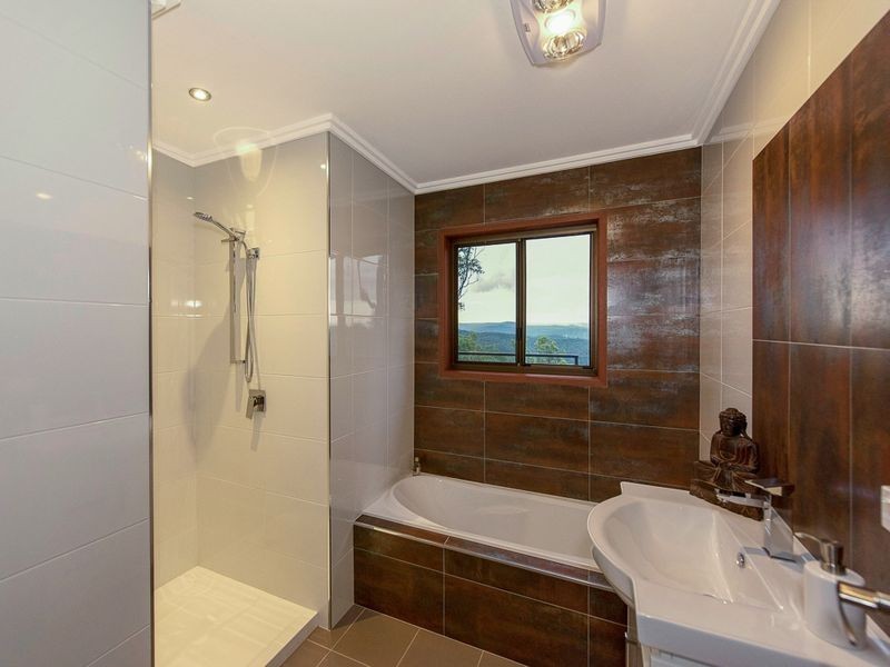 37 Berghofer Drive, Withcott QLD 4352