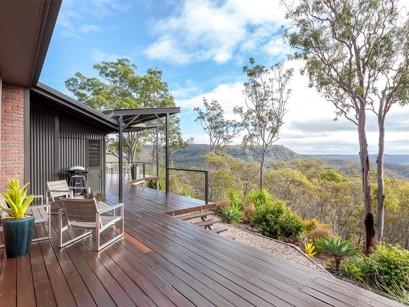 37 Berghofer Drive, Withcott QLD 4352